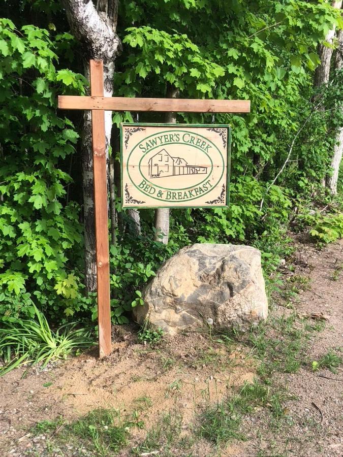 Sawyer'S Creek Bed And Breakfast Algonquin Highlands Exterior photo