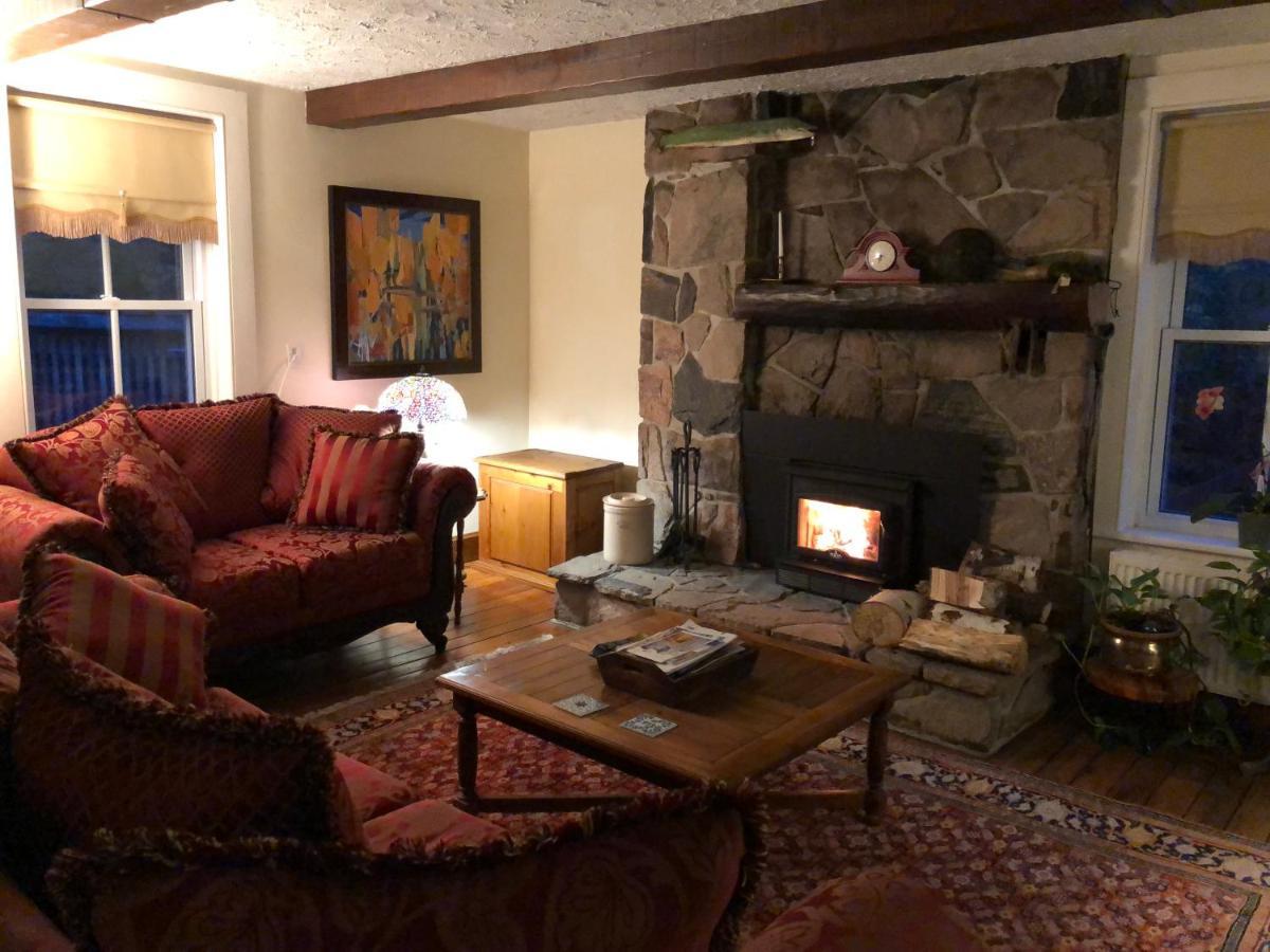 Sawyer'S Creek Bed And Breakfast Algonquin Highlands Exterior photo