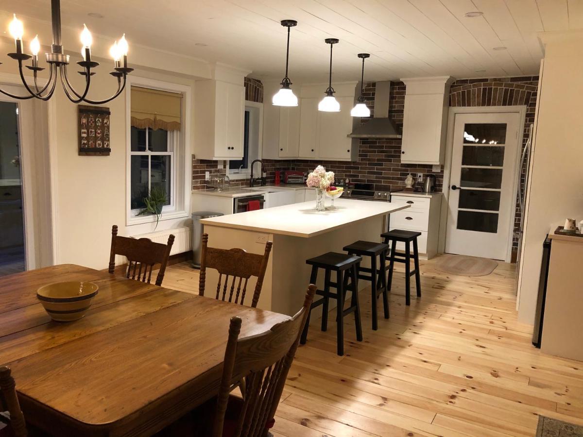 Sawyer'S Creek Bed And Breakfast Algonquin Highlands Exterior photo