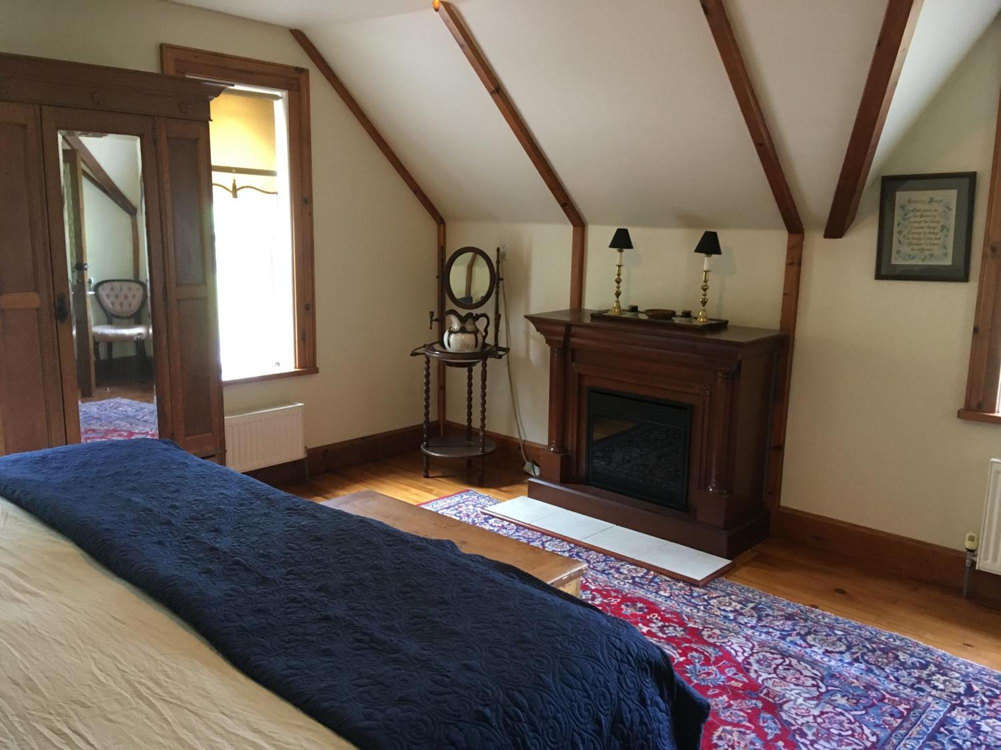 Sawyer'S Creek Bed And Breakfast Algonquin Highlands Exterior photo